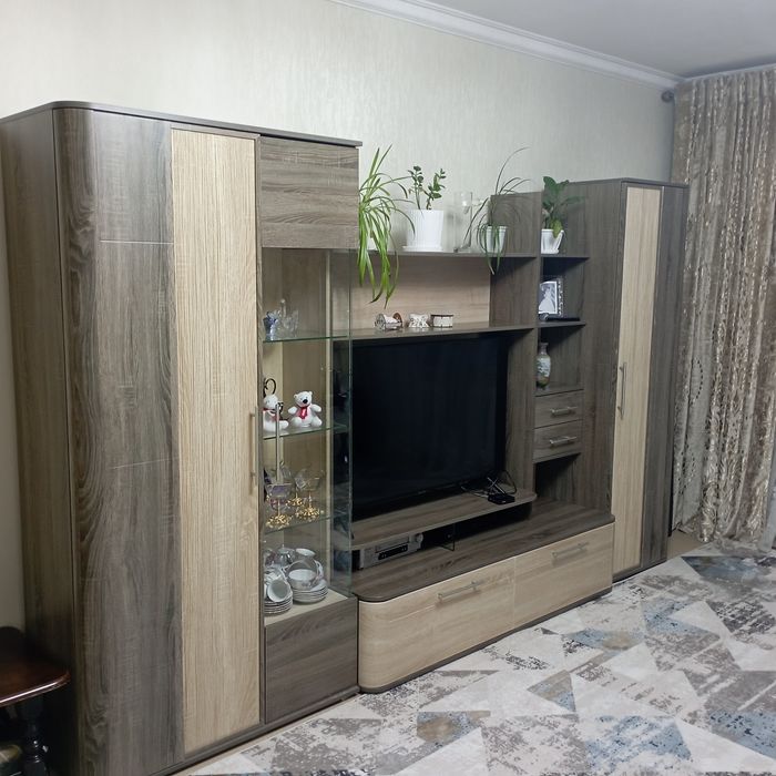 Продам шкаф-витрина Бруна