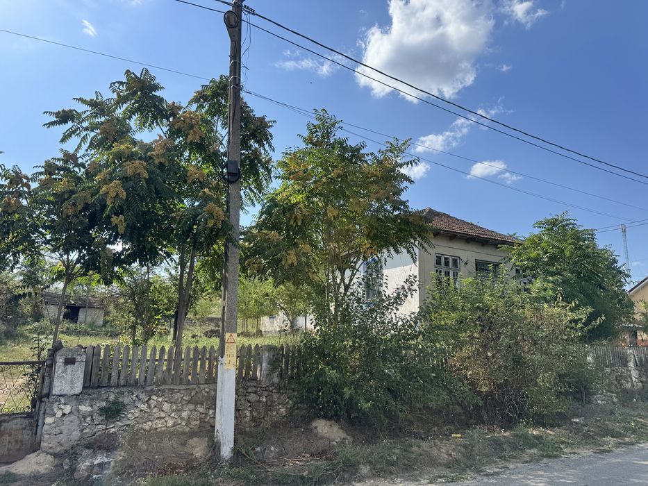 Vand teren + casa  in Sat Petrosani - Comuna Deleni