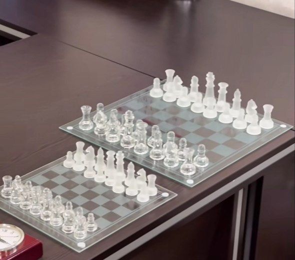 Стеклянные шахматы