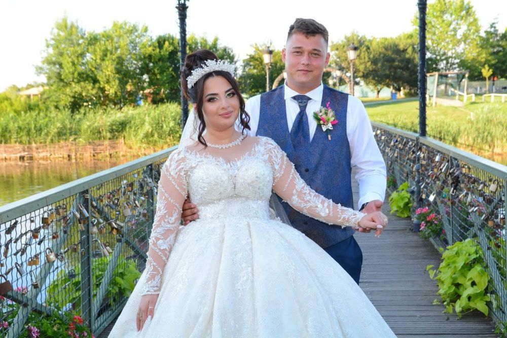 Vand rochie de mireasa