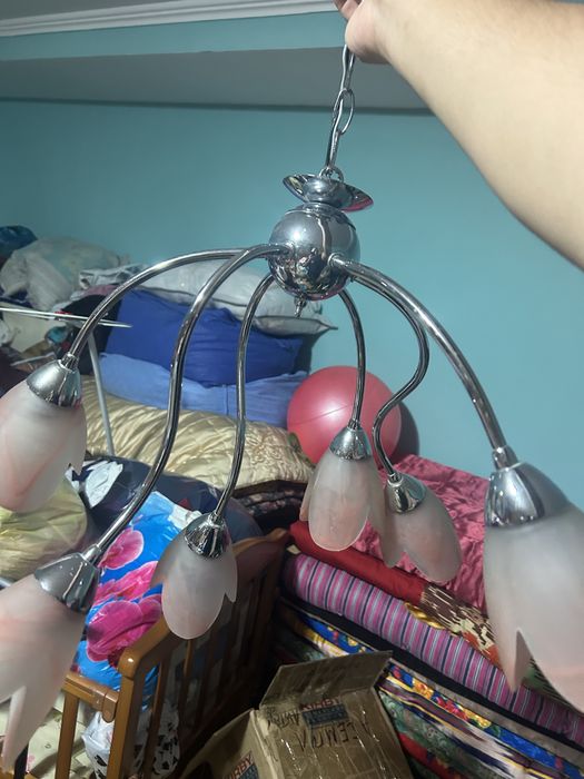 Продаються люстры