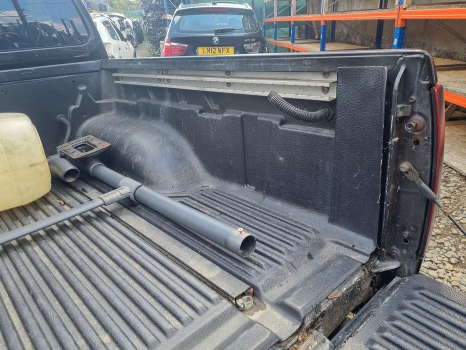 Bena Nissan Navara D40 2006 - 2010 Black Metallic GN0 (1634) Garantie