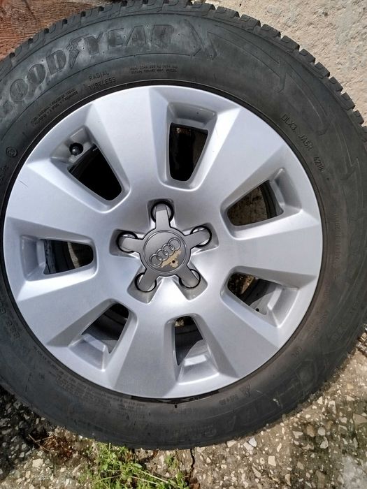 Продавам оригинални лети джанти с зимни гуми 16"  от  Audi A6,5x112
