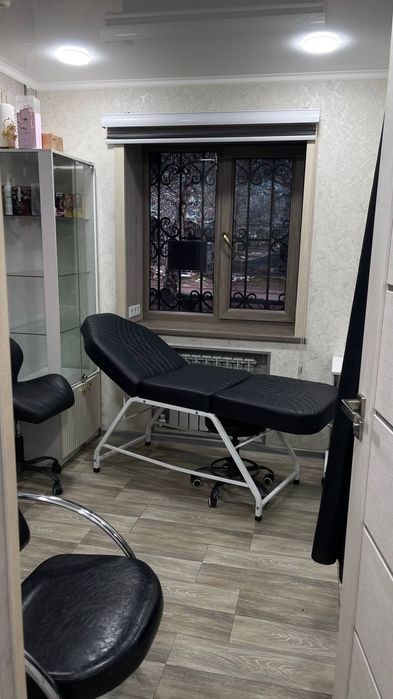 Калтсода 1 хонали Салон сотилади