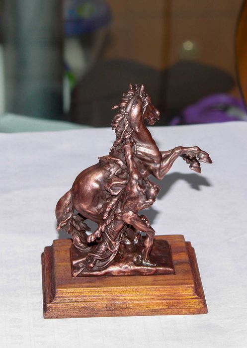 Статуетка-сувенир "Кон и ездач". Медна галванопластика.