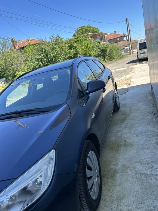 Продава се Opel Astra J 1.7cdti 2011