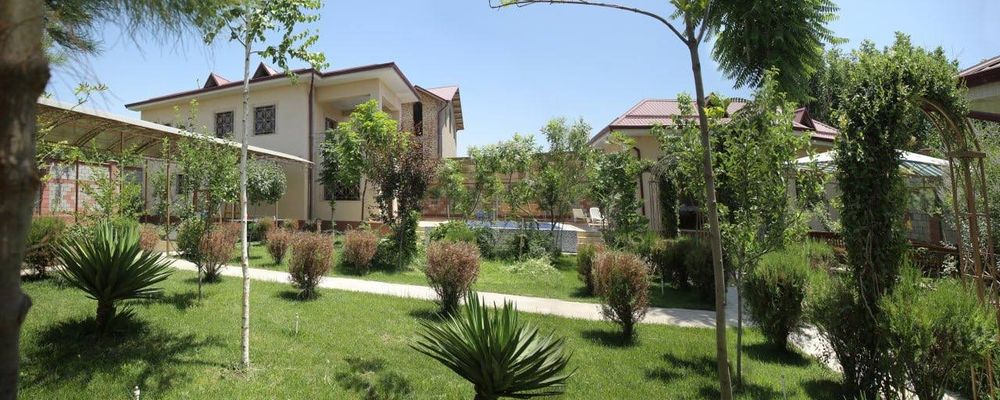 Продаётся участок с домом и строениями
Мирзо-Улугбекский район, ориент