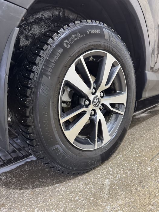 Продаю машину раф 4