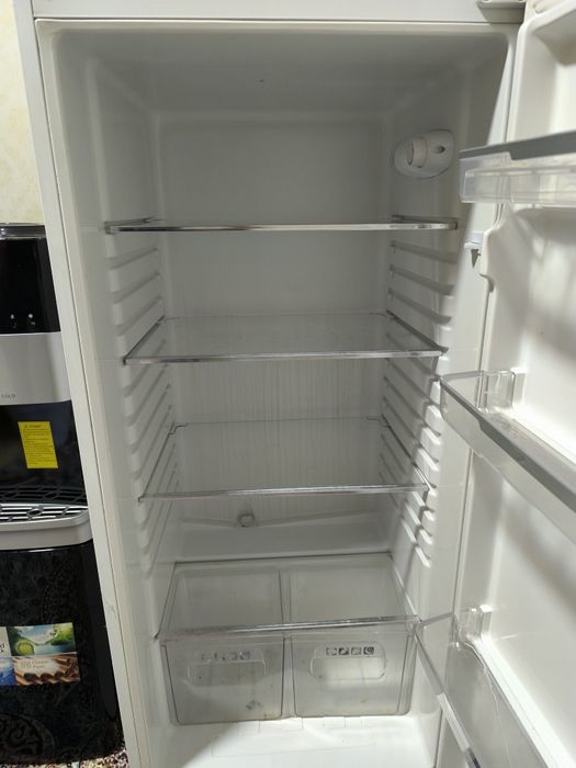 Artel холодильник продается 262 литр