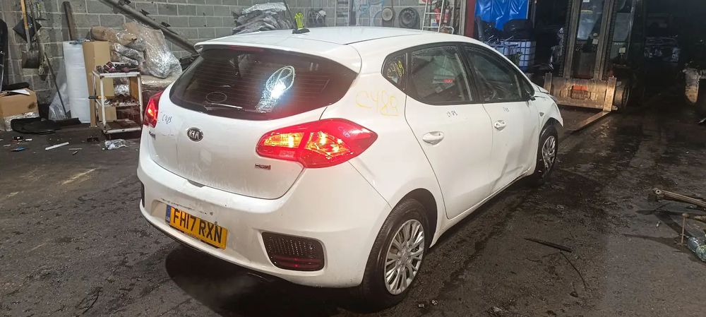 Dezmembrari / Dezmembrez Kia Ceed (JD) 1.4 CRDi D4FC cutie viteze manuala cod culoare Tricoat White Pearl