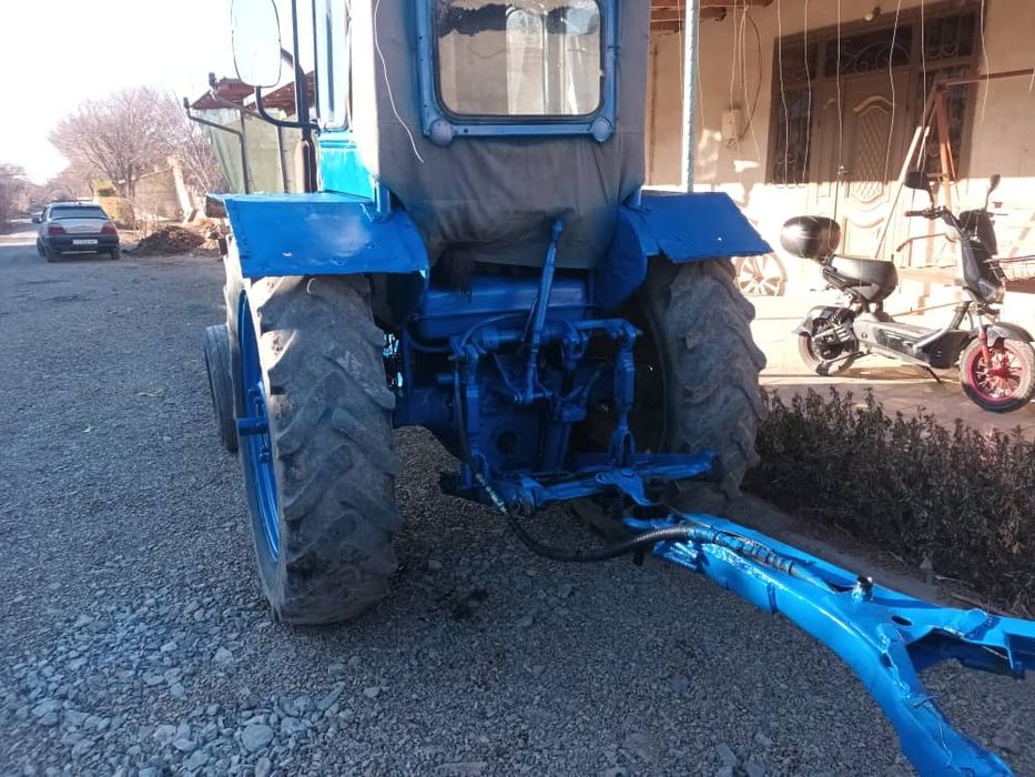 Трактор +прицепи конплект сотилади.