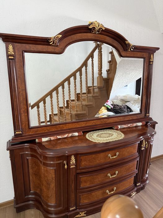 Комод с зеркалом