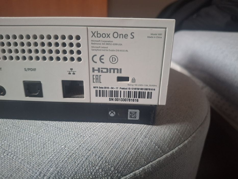 Vand xbox one s pret 400