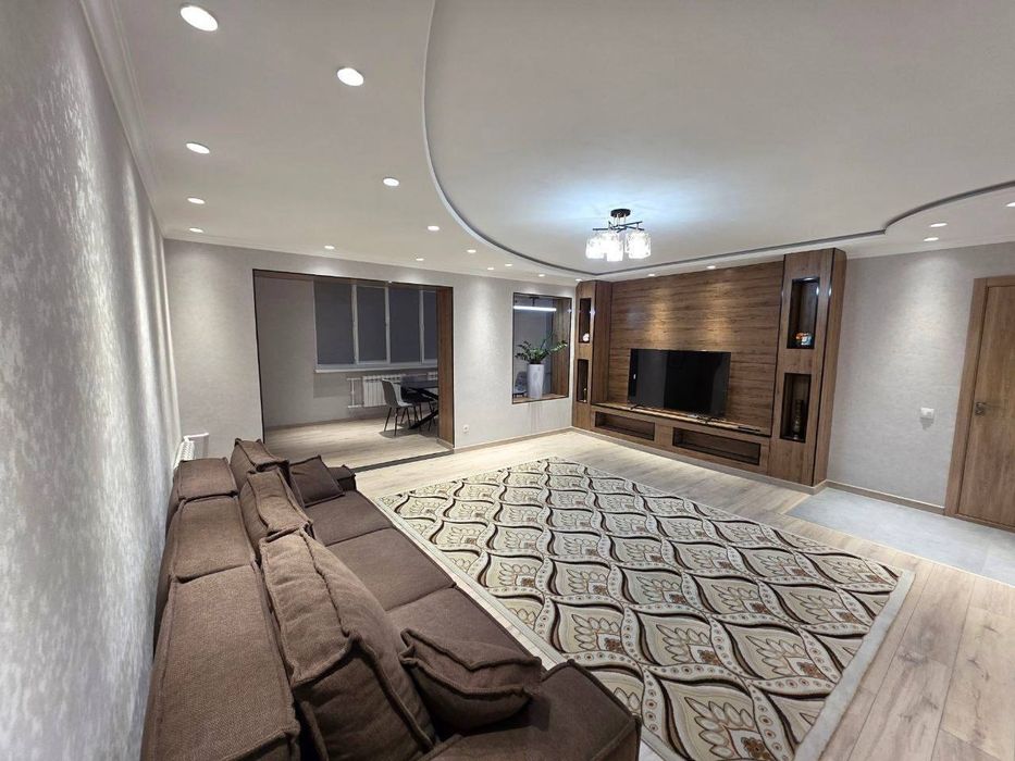 Продается 4-х комнатная 77 Серия гостиница Россия