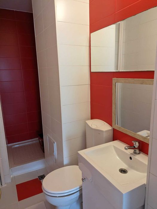 Inchiriez apartament 4 camere zona Nufarul