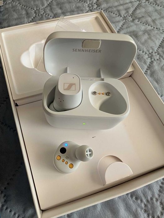 Почти неползвани слушалки Sennheiser CX Plus TW с проблем в лявата