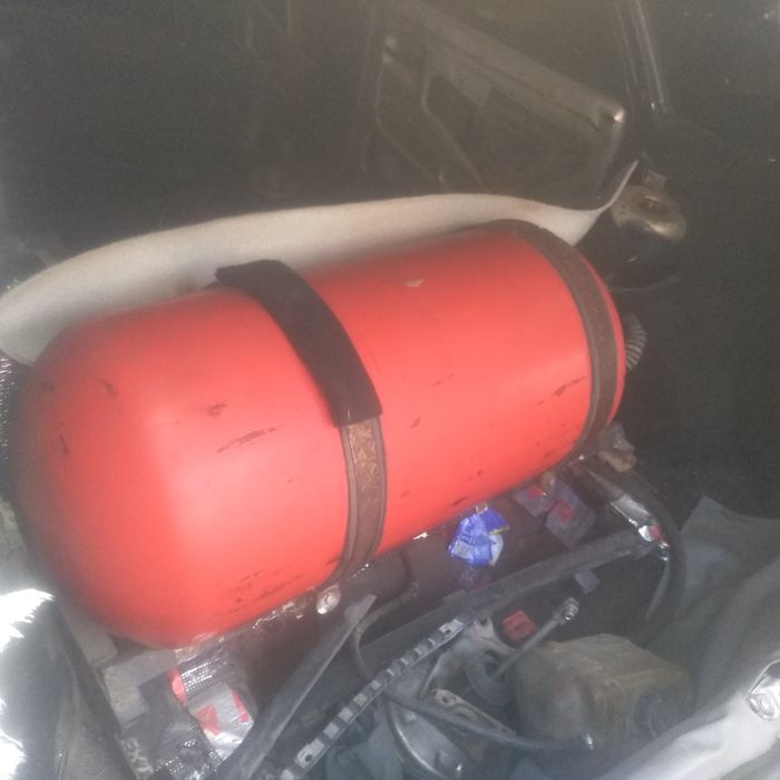 Продам газ балон(метан) 65 л