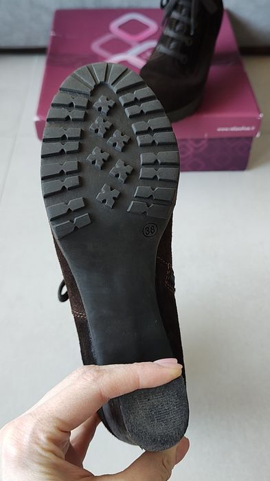 Ghete / botine dama, piele intoarsa, maro, cu toc