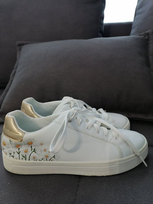 Сникърси за момиче