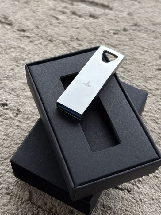 Stick USB Tesla original - 128 GB