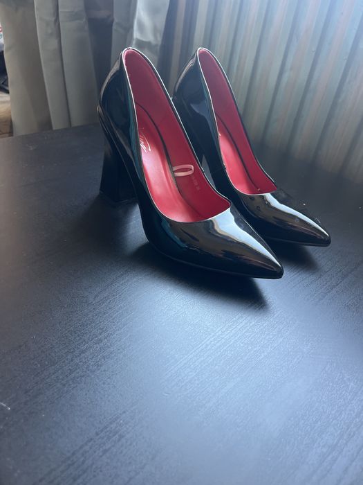 Официални обувки с ток