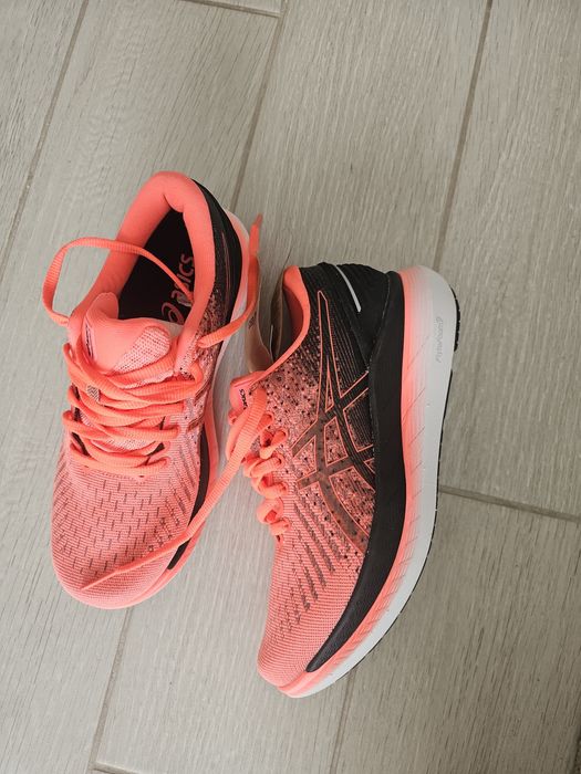Vând Adidași Asics,noi cu eticheta