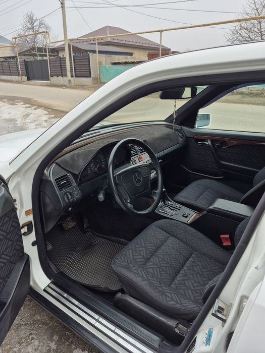 Мерседес сешка 2.2 объем