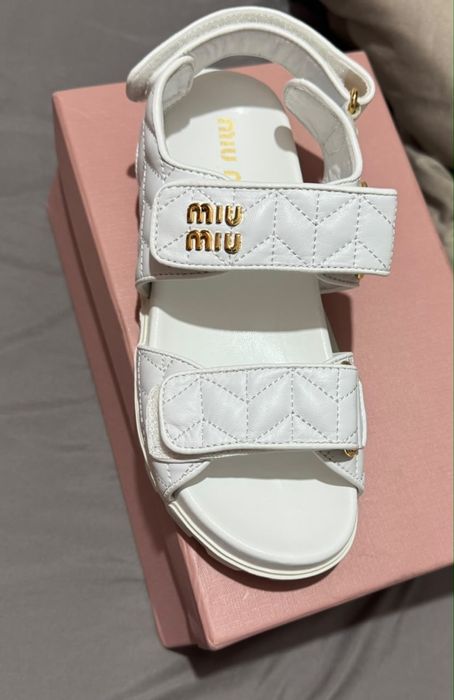 Продам сандали miu miu
