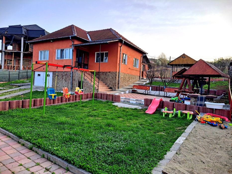 Inchiriez casa Mihaesti