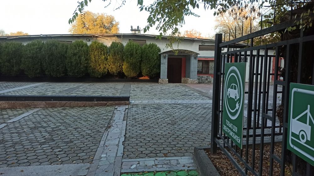 Продаётся участок в городе- 0,5 гектара