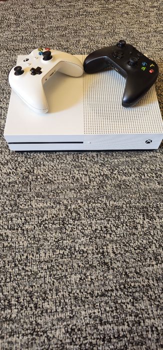Vand consola  Xbox One S