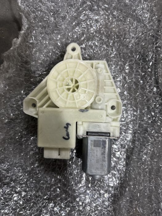 Моторчик стеклоподьемника на рапид