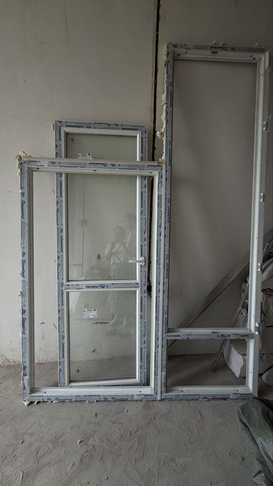 Продам дверь и окно пластиковое