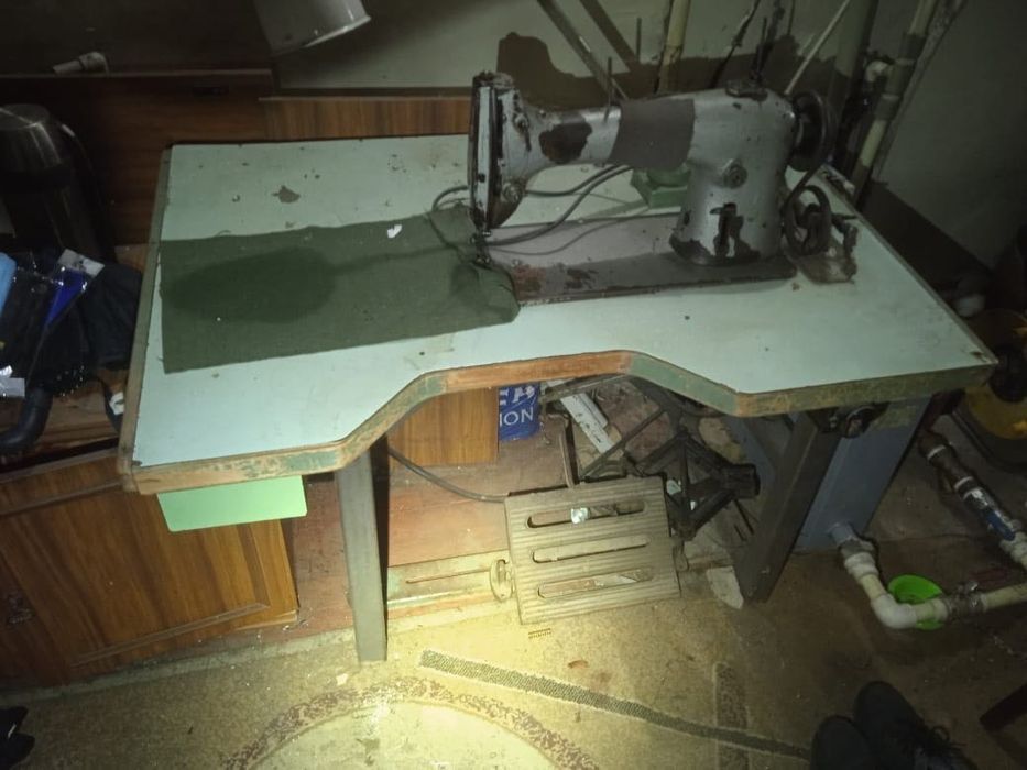 Продам швейную машину