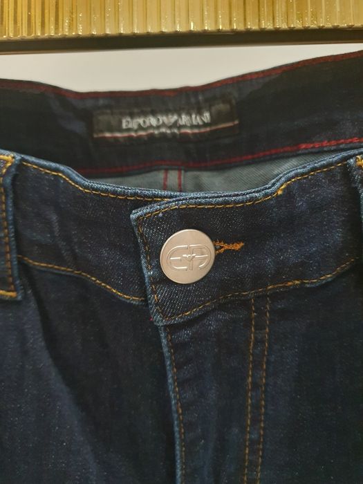 Blugi Emporio  Armani premium  + Tricou Armani  Exchange