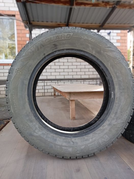 Продам зимние шины комплект