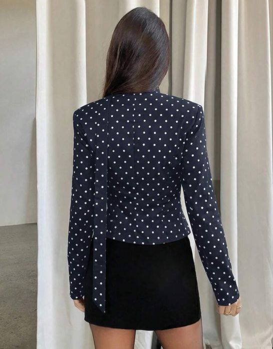 Блейзер в горошек черно цвета