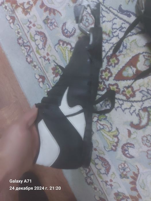 Продам лыжи ботинки