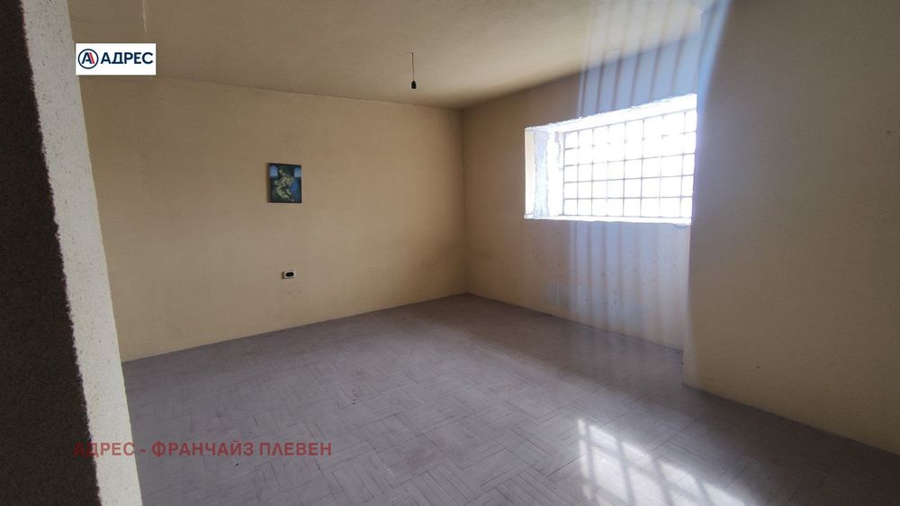 Склад в Плевен-Индустриална зона площ 1400 цена 500000