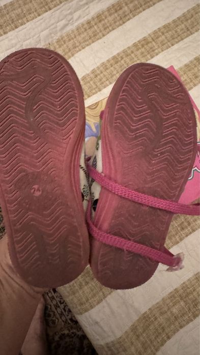 Продам милые кроссовки