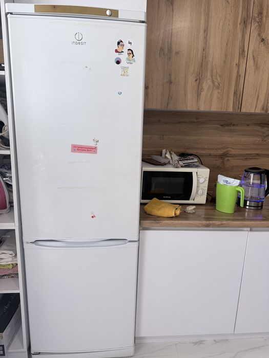 Продам холодильник , indesit ,