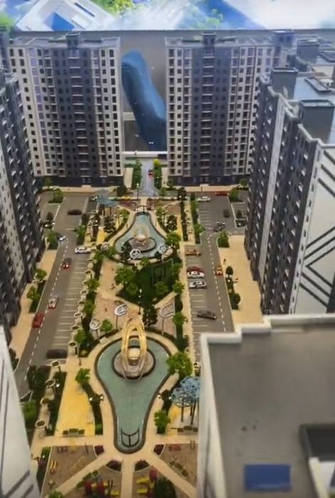 Продаётся магазины  в центре города Фергане. Две нежылые помещения ряд