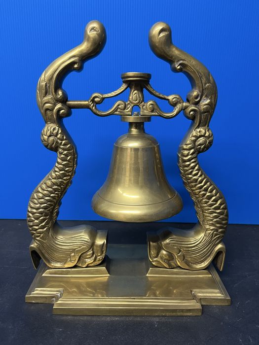 Стара,бронзова,морска камбана с два делфина