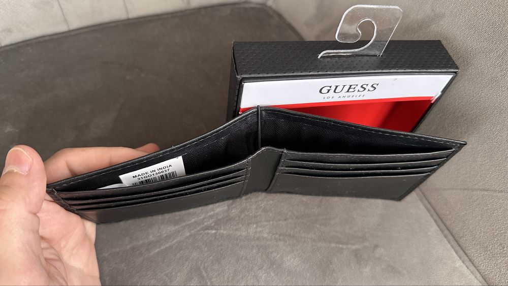 Vand portofel Guess, nou, in cutie