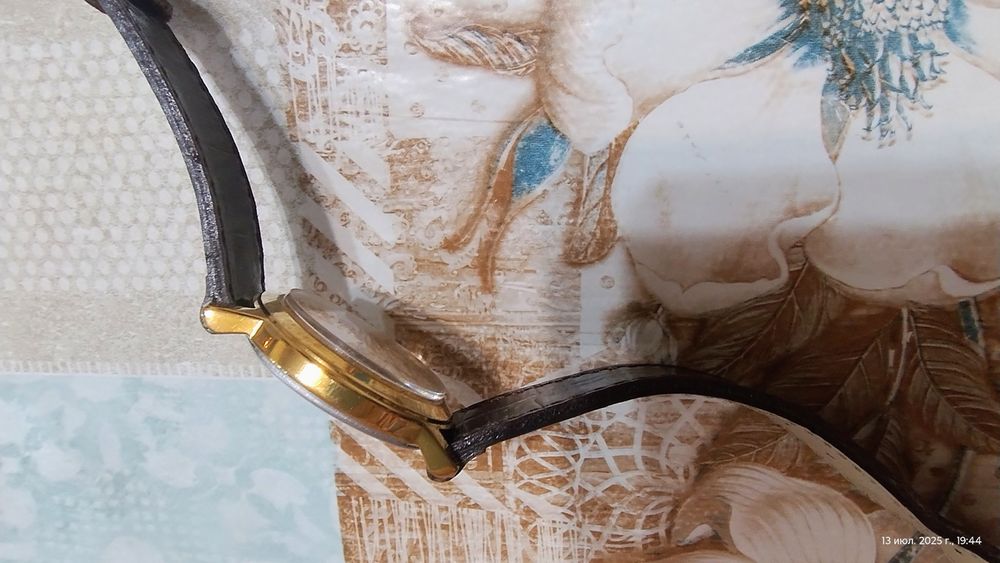 Продам часы  Луч