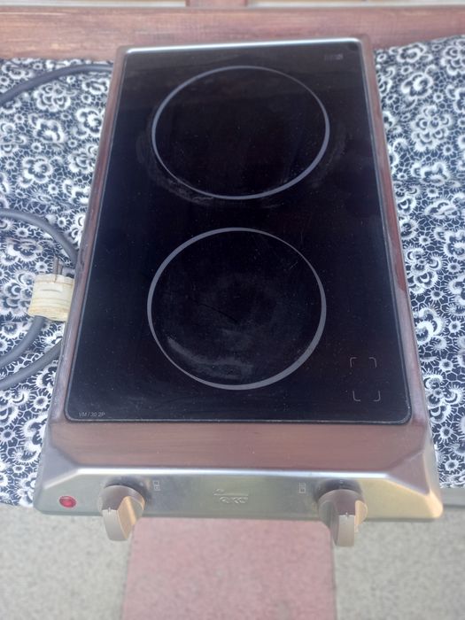 Ghiuveta de inox și plită electrica