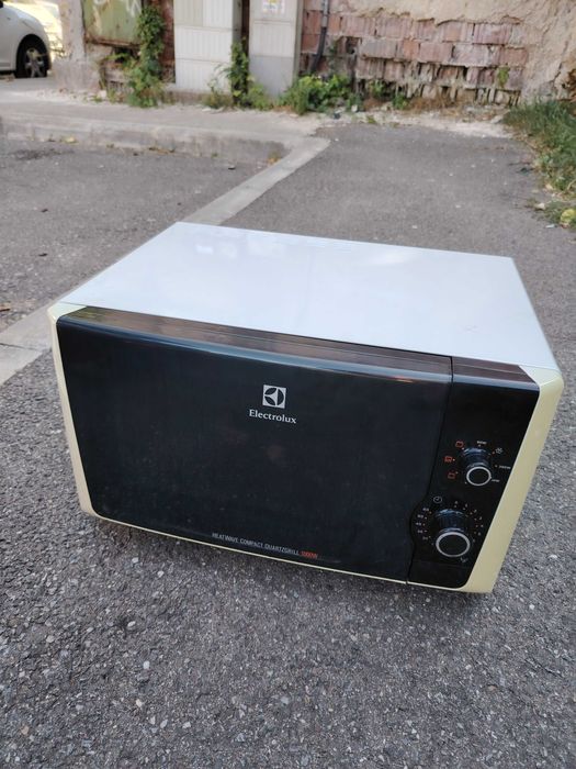 Cuptor cu microunde Electrolux , 20 L , 1000 W, Grill, Alb