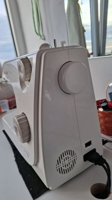 Vand masina de cusut Singer Smart II cu pedala