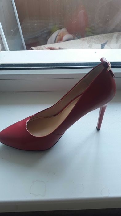 Продам туфли на шпильке 35 р.