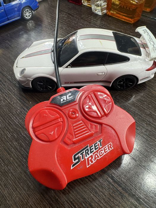 Машины на пульту без